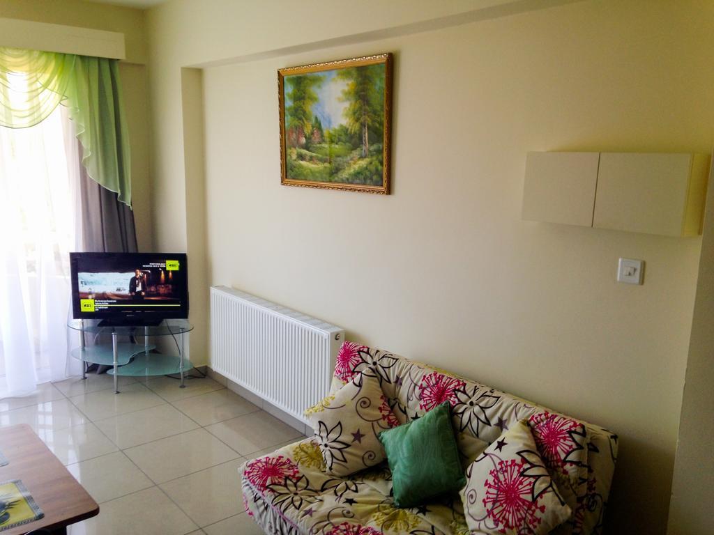 Apartment Nearby Golden Coast Протарас Екстериор снимка